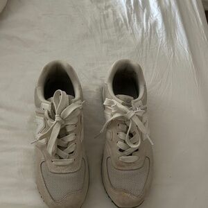 New balance high sole tennis shoes women